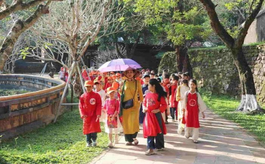 Phát triển du lịch di sản gắn với giáo dục văn hóa cho thế hệ trẻ