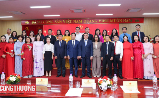 Bộ Công Thương trao giải Cuộc thi chính luận về bảo vệ nền tảng tư tưởng của Đảng trong ngành Công Thương năm 2026