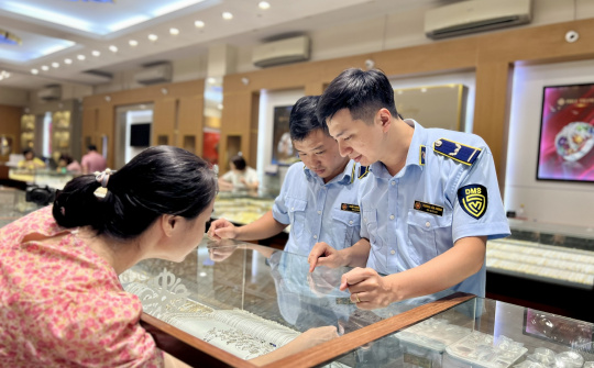 Hà Nội tăng cường quản lý, xử lý vi phạm trên thị trường vàng và ngoại tệ