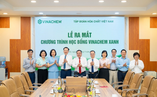 Học bổng Vinachem Xanh: Gắn đào tạo với nhu cầu nhân lực ngành Hóa chất