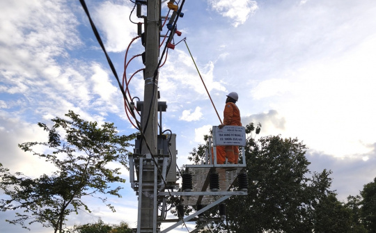 Điện lực Tủa Chùa đóng điện 3 trạm biến áp trước Tết Độc lập
