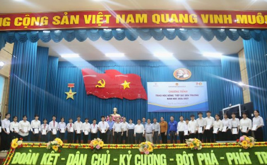 Công ty Nhiệt điện Duyên Hải trao 123 suất học bổng “Tiếp sức đến trường” năm học 2026 - 2027