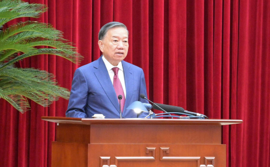 Nghị quyết của Bộ Chính trị về phát huy tính tiên phong, gương mẫu, tinh thần đổi mới, dám nghĩ, dám làm, dám chịu trách nhiệm của đội ngũ cán bộ, đảng viên trong kỷ nguyên mới