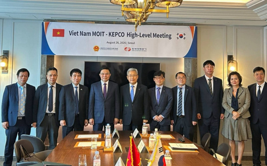 Bộ trưởng Lê Mạnh Hùng làm việc với lãnh đạo các doanh nghiệp năng lượng lớn của Hàn Quốc