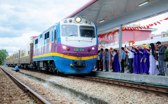 Quảng Trị - Huế - VNR khai trương đoàn tàu "Phong Nha - Cố đô Huế: Hành trình di sản"