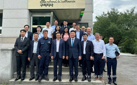 Bộ trưởng Lê Mạnh Hùng thăm và làm việc tại Kho dự trữ dầu cơ sở Guri của Tập đoàn Dầu khí Quốc gia Hàn Quốc