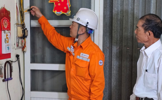 An toàn điện mùa mưa bão: Không đánh đổi an toàn lấy tiến độ