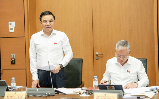 Bộ trưởng Bộ Công Thương Lê Mạnh Hùng giải đáp nhiều nội dung tại phiên thảo luận Tổ về dự án Luật Dầu khí (sửa đổi)