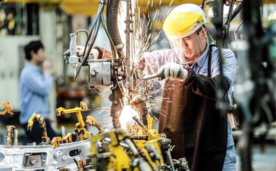 Thúc đẩy tăng trưởng gắn với ổn định kinh tế vĩ mô, bảo đảm các cân đối lớn