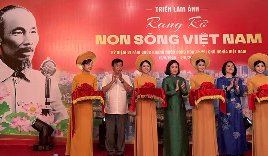 Hơn 100 bức ảnh tư liệu tại Triển lãm ảnh "Rạng rỡ non sông Việt Nam"