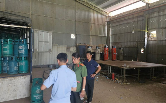 Hà Nội: Khởi tố 5 bị can từ vụ san chiết LPG giả tại nhiều cơ sở