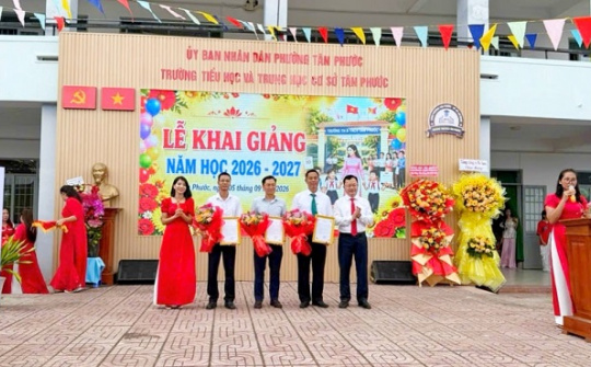Công ty Nhiệt điện Phú Mỹ trao 200 suất học bổng cho học sinh có hoàn cảnh khó khăn