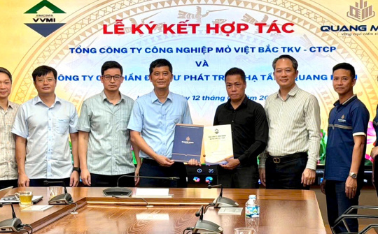 VVMI ký hợp đồng tiêu thụ 500.000 m³ đất đá thải mỏ Khánh Hòa