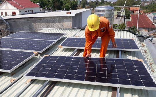Tối ưu hiệu quả chi phí lắp đặt hệ thống điện mặt trời tại tòa nhà E, Trường Đại học Điện lực