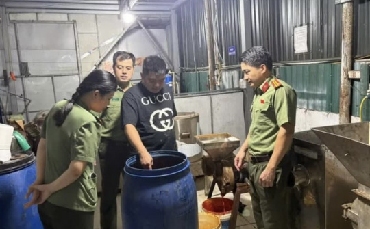 Hà Nội xử phạt 192 triệu đồng cơ sở sản xuất tương ớt, giấm vi phạm