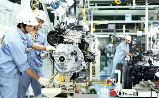 ADB nâng dự báo tăng trưởng kinh tế của Việt Nam