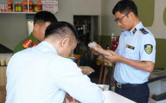 Hà Nội xử lý hơn 1.180 vụ vi phạm thị trường trong quý III, thu phạt gần 13 tỷ đồng