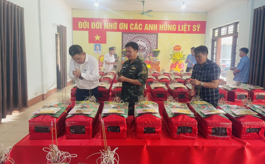 Apatit Việt Nam dâng hương tưởng niệm các liệt sĩ tại phường Cam Đường