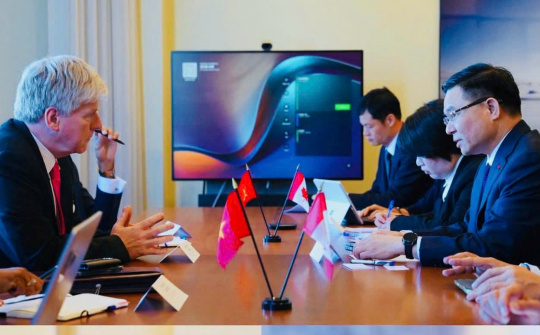 Bộ trưởng Lê Mạnh Hùng làm việc với Bộ trưởng Năng lượng và Tài nguyên thiên nhiên Canada Tim Hodgson