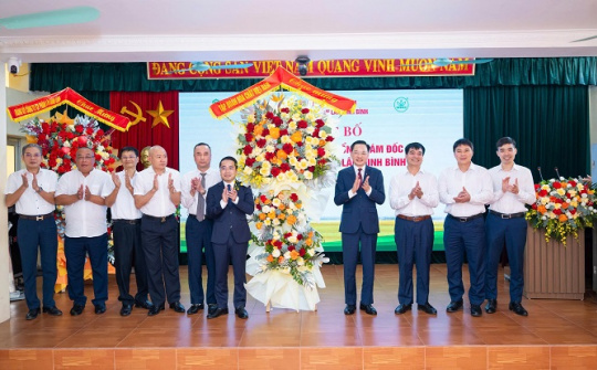 Trao Quyết định bổ nhiệm tân Tổng Giám đốc NIFERCO Trần Thắng