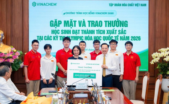 Vinachem trao học bổng Vinachem Xanh cho học sinh xuất sắc tại Olympic Hóa học quốc tế 2026