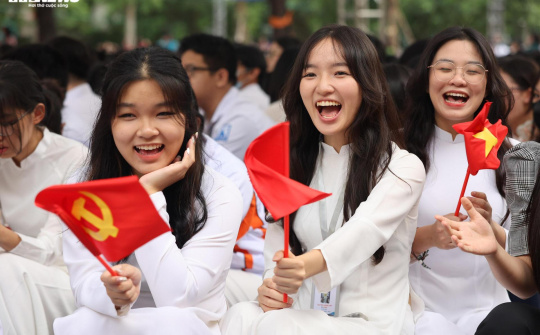 Cả nước thống nhất thời gian khai giảng, kết hợp trực tiếp và trực tuyến