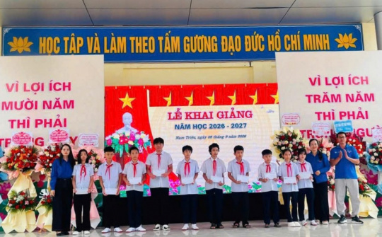 Các đơn vị Tổng công ty Phát điện 2 chung tay tiếp sức đến trường đầu năm học mới