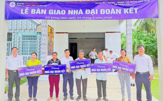 Tổng công ty Phát điện 1 bàn giao 05 căn Nhà Đại đoàn kết tại xã Đông Hải, tỉnh Vĩnh Long