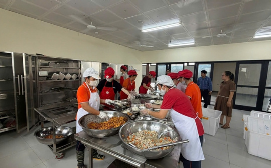 Hà Nội yêu cầu rà soát toàn bộ phương án tổ chức bữa ăn bán trú cho học sinh