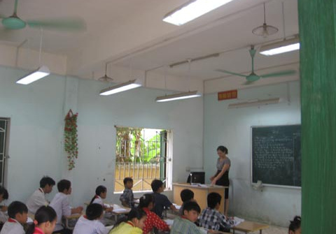 Hà Giang: Trang bị hệ thống đèn chiếu sáng tiêu chuẩn tiết kiệm điện cho các lớp học