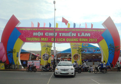 Khai mạc Hội chợ triểm lãm thương mại – du lịch Quảng Bình năm 2013