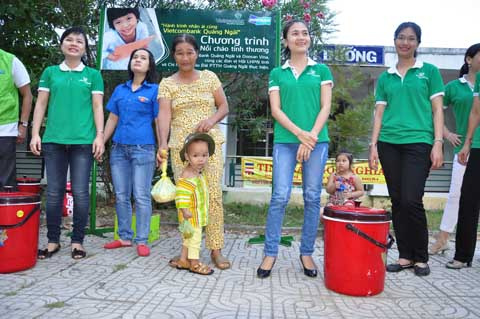 Doosan Vina và Vietcombank đồng hành cùng bệnh nhân nghèo 