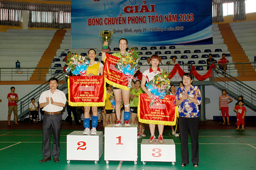 Than Nam Mẫu vô địch Giải bóng chuyền nữ Vinacomin 2013
