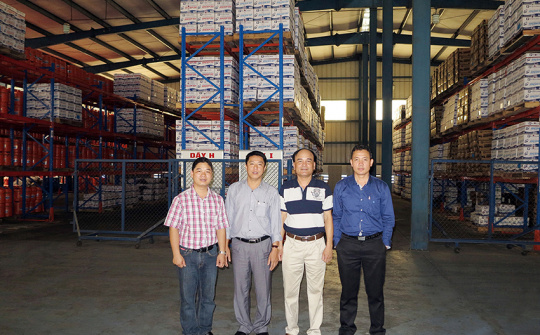 Lô dầu nhờn Petrolimex đầu tiên đã có mặt tại Lào