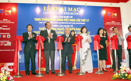 Khai mạc triển lãm Vietfood & Beverage và PROPACK Vietnam 2013