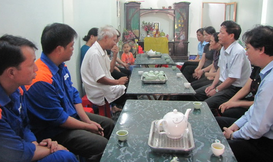 Thăm hỏi, động viên gia đình nạn nhân vụ hỏa hoạn