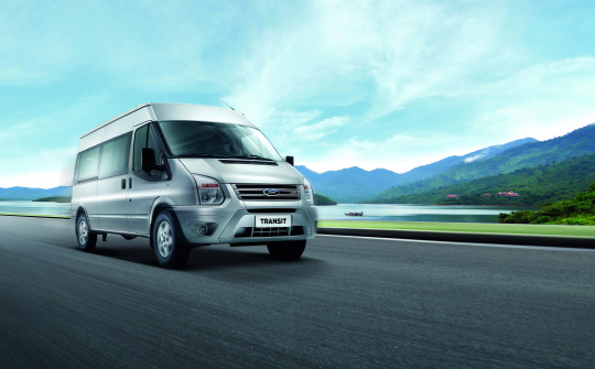 Ford Việt Nam ra mắt dòng xe bus cỡ nhỏ Transit 2013 