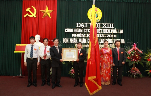 Công đoàn Công ty cổ phần Nhiệt điện Phả Lại đón nhận Huân chương Lao động hạng Ba