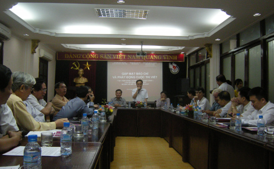 Phát động cuộc thi viết, tuyên truyền, vận động xã hội “Tiết kiệm năng lượng trong chiếu sáng - Loại bỏ bóng đèn sợi đốt để bảo vệ môi trường” năm 2013.