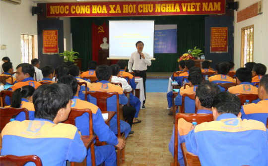 Bồi dưỡng nghiệp vụ bảo vệ môi trường và nâng bậc công nhân kỹ thuật xăng dầu năm 2013