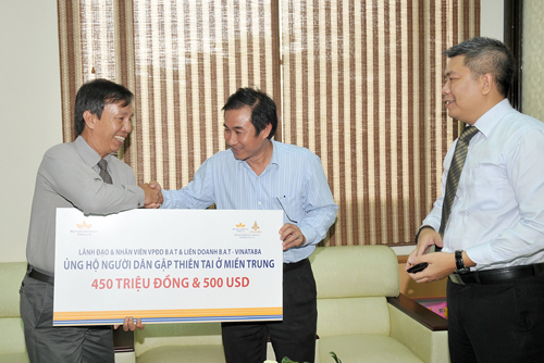 Công ty BAT Việt Nam trao hơn 450 triệu đồng giúp đồng bào miền Trung