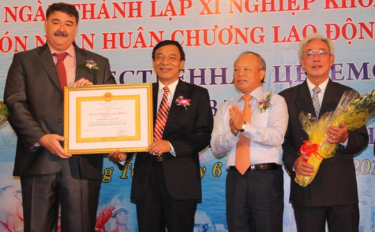 Xí nghiệp Khoan & Sửa Giếng (Vietsovpetro) hoàn thành vượt mức các chỉ tiêu năm 2013