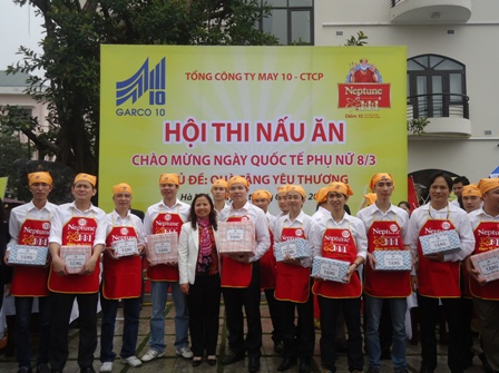 May 10: Hội thi nấu ăn cho các thí sinh nam