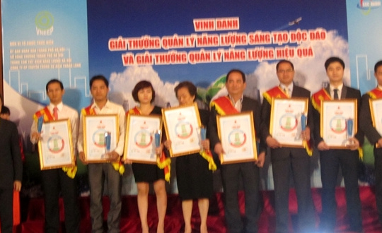 Vinh danh 24 đơn vị đạt giải Cuộc thi “Quản lý năng lượng trong công nghiệp và tòa nhà năm 2013”.