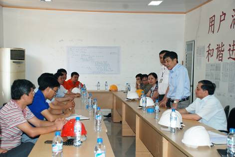 Thăm chuyên gia nước ngoài tại công trường Dự án Cải tạo - mở rộng nhà máy Phân đạm và Hóa chất Hà Bắc