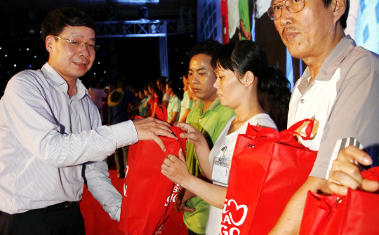 Bia Sài Gòn: Chung tay chăm lo công nhân lao động Thành phố