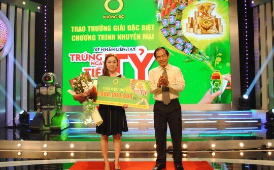 Tân Hiệp Phát trao giải thưởng đặc biệt chương trình “Xé nhãn liền tay, trúng ngay tiền tỷ”