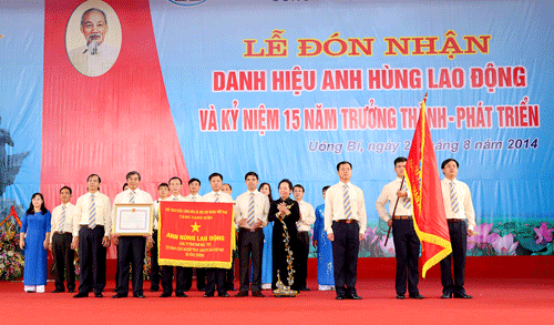 Nam Mẫu xứng danh Anh hùng Lao động