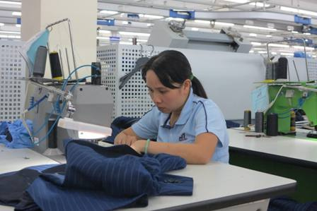 Xuất khẩu dệt may tiếp tục dẫn đầu
