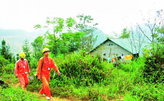 Chiến công lặng thầm của người thợ điện Hà Giang